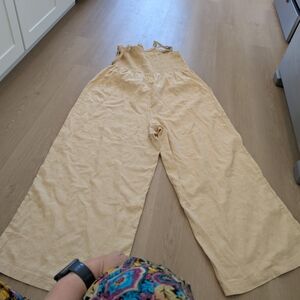 Universal Threads NWT XXL overalls. yellow. elastic. baggy. comfy. oversized.